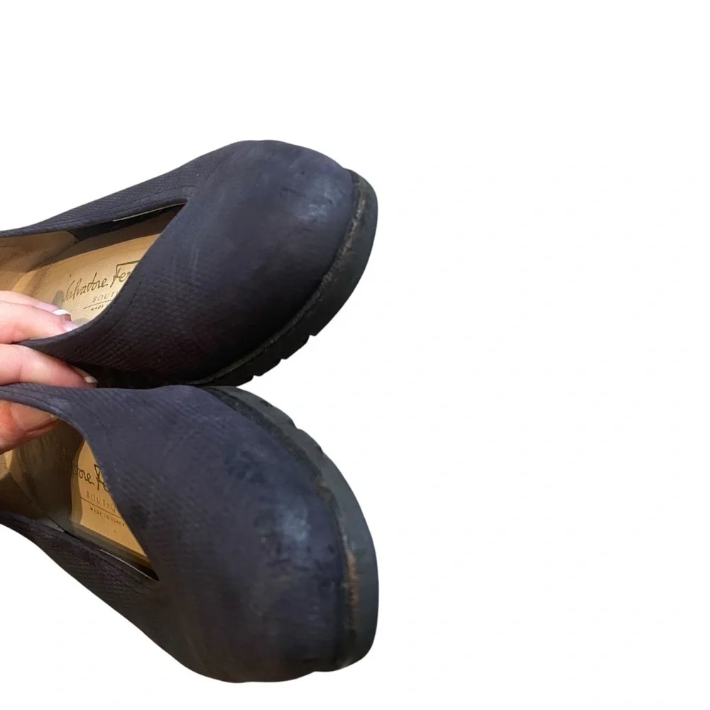 Salvato Ferragamo Black Pebbled Round Toe Flats Sz 7